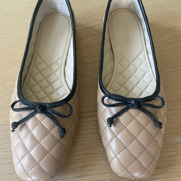 J. McLaughlin QUILTED LEATHER FLATS - Picture 5 of 14